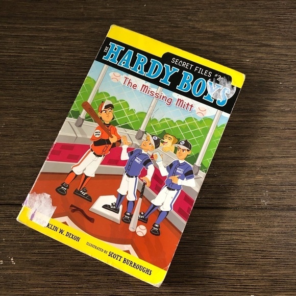 The Hardy Boys: Secret Files #2 The Missing Mitt paperback book - Picture 1 of 4